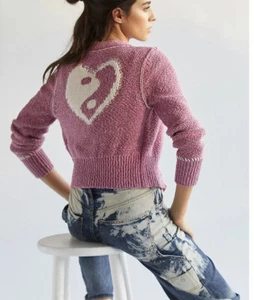 Neu mit Etikett Anthropologie Pilcro Icon Strickjacke pink Ying Yang Small #117 #251 - Bild 1 von 5