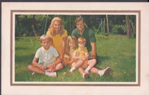 Tarjeta de Navidad Ted y Joan Kennedy Kara Edward Jr Patrick Greentree Publishers - Imagen 1 de 3