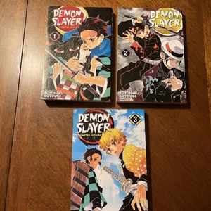 Manga Demon Slayer volúmenes 1-3 inglés usado - Imagen 1 de 7
