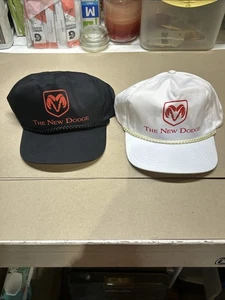 Par de gorras gorras de camionero vintage con logotipo de Dodge Ram blancas/negras - Imagen 1 de 7
