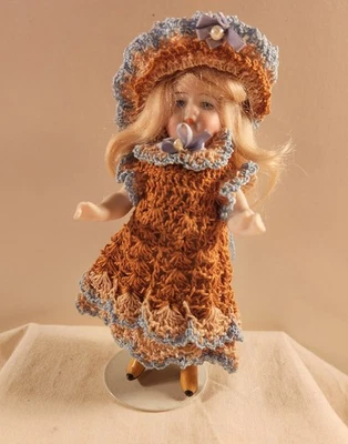 MUÑECA ANTIGUA CASA DE MUÑECAS TODO BISQUE, BOTAS AMARILLAS, PIERNA REPARADA, 103? Foto 1 de 4