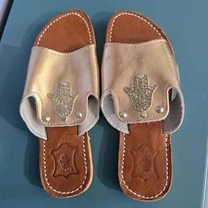 NEU Größe 9 handgefertigte marokkanische Hamza gold flache Leder-Pantoletten Sandalen Reise Urlaub - Bild 1 von 9