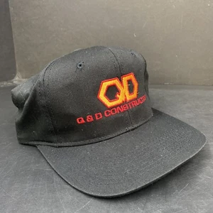QD Q & D Construction The Performane People Black YoungAn Cotton Strapback Hat - Bild 1 von 9