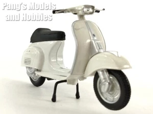 4 Inch 1969 Vespa 50 SpecialScooter 1/18 Scale Diecast Model - Maisto WHITE - Picture 1 of 15