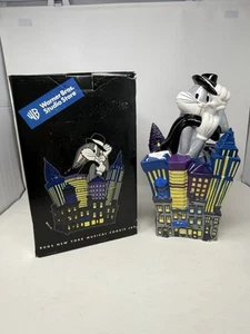 2000 Warner Bros Studio Store Bugs Bunny New York Musical Cookie Jar w/ Box READ - Picture 1 of 14