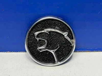 INSIGNIA EMBLEMA ADORNO NEGRO Y CROMO PUMA MERCURIO PEQUEÑO VINTAGE A8 Foto 1 de 3