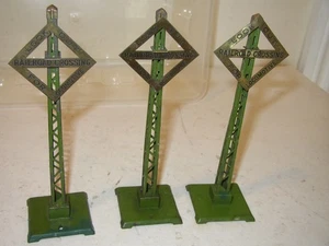 3 Lionel # 068 RR Crossing "Look out for locomotive QTY 3 green base brass sign - Picture 1 of 5
