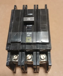 Disyuntor Square D 3 polos 20 amperios - Imagen 1 de 4