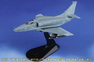 Hobby Master 1:72 A-4F Skyhawk USMC VMA-142 Flying Gators MB16 - Picture 1 of 8