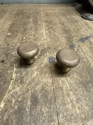 Juego de remates de perillas de manijas de latón para estufa de calefacción de leña original vintage par de piezas Foto 1 de 4