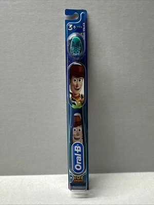 Cepillo de dientes Oral-B extra suave 3+ años Disney Pixar Toy Story Woody azul y verde Foto 1 de 3