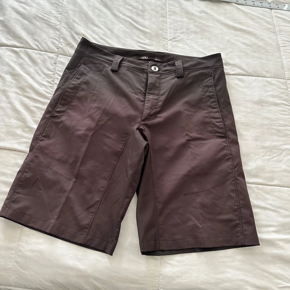 NAU 32 码男式灰色再生聚酯纤维带口袋活动户外百慕大短裤 — 第 1/4 张图片