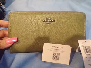 NUEVO COACH Pebble QB Militar Ejército Verde Cremallera Larga Cartera 7.5" x 4.25" B754 - Imagen 1 de 4