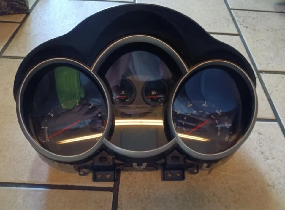 OEM 2011-2015 Chevrolet Cruze Speedometer MPH Cluster W Trim Cover - Image 1 of 1