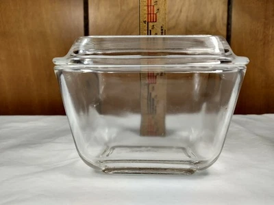 Vintage Pyrex 501-B Refrigerator Dish w Ribbed Lid 501-C Clear Glass - Image 1 of 4