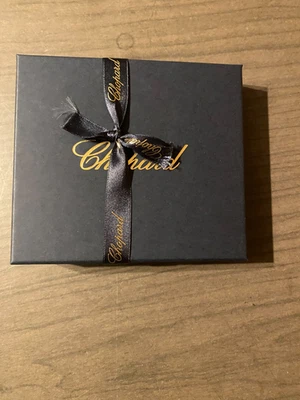 CHOPARD Geschenkeschachtel mit Schleife und Stoffbeutel unbenutzt - Bild 1 von 2