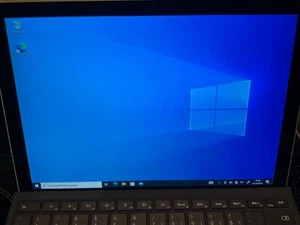 Microsoft Surface Pro 5  - Modell 1796 128GB  Wi-Fi  Silber - Bild 1 von 6