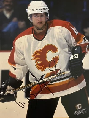 ¡Foto 8x10 firmada por Valeri Bure! ¡CALGARY FLAMES Y LEYENDA DE LA NHL!  Con certificado de autenticidad Foto 1 de 2