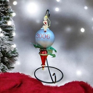 Disney Tinker Bell Atop 2006 bola adorno 8" con hojas de acebo brillantes - Imagen 1 de 9