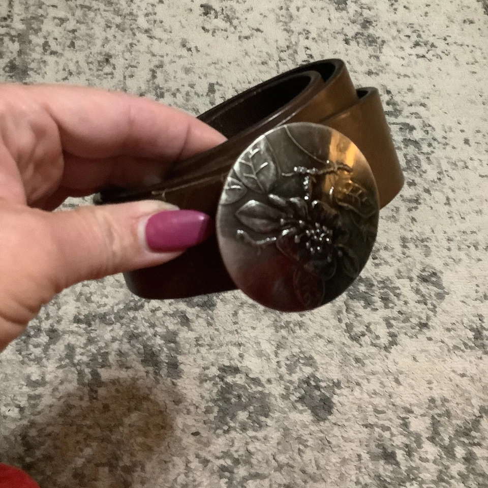 J. Crew 正品棕色皮革腰带带花卉圆形金属扣,尺寸 M — 第 1/4 张图片