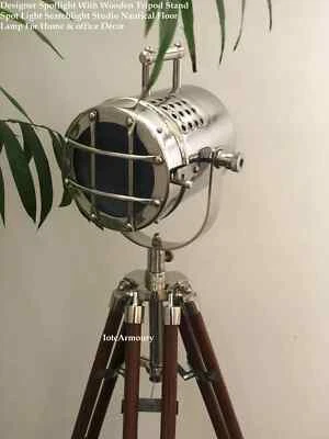 Faretto di design per faretto di ricerca nautico da studio con treppiede in l... - Immagine 1 di 4