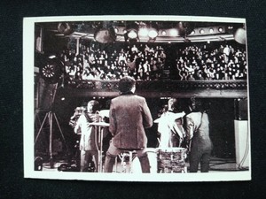 1964 Topps Beatles Hard Day's Night # 39 The Beatles are onstage.... (VG/EX)