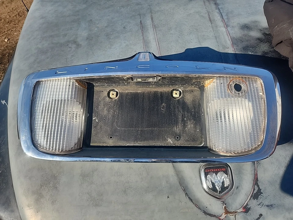 2001 Lincoln Town Car OEM Rear License Plate Tag Reverse Back Up Light 98 99 01 - Image 1 of 4