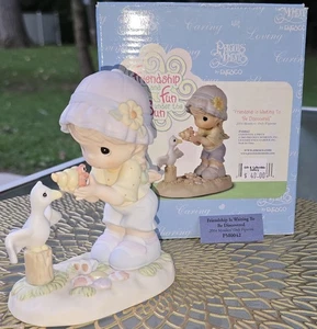 Estatuilla Precious Moments 2004 como nueva de colección solo para miembros "La amistad está esperando..." - Imagen 1 de 10