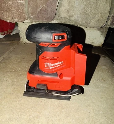 Lijadora orbital Milwaukee 2649-20 - FALTA BOLSA DE POLVO FUNCIONA MUY BIEN Foto 1 de 2