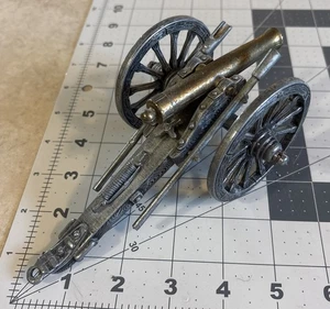 CAÑÓN DE CAMPO MILITAR DE METAL CON VARILLA DE ARIETE MODELO RUEDAS MÓVILES Y CAÑÓN DE COLECCIÓN - Imagen 1 de 10