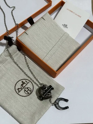 Collar Hermes Paris Mobile Equestre Cuerno de Búfalo París Italia Caballo Foto 1 de 4