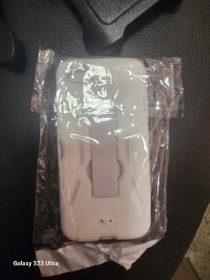 Funda de teléfono Apple SE blanca y lila a prueba de vida Foto 1 de 2
