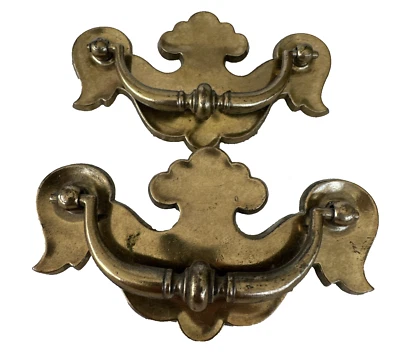 Juego de herrajes antiguos estilo Chippendale de 5"x3" tirador de cajón de ala de murciélago tono latón (2) Foto 1 de 4