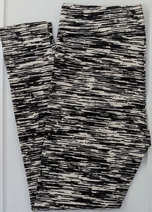 TC LuLaRoe Tall & Curvy Leggings Black Gray White Print NWT W58 - Picture 1 of 6