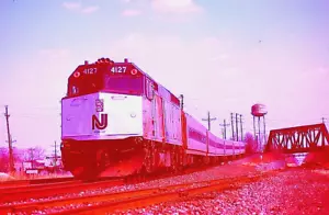 ORIGINAL KODACHROME SLIDE NJ TRANSIT F40PH-2 #4127 CRANFORD, NJ 10. MÄRZ 1985 - Bild 1 von 1