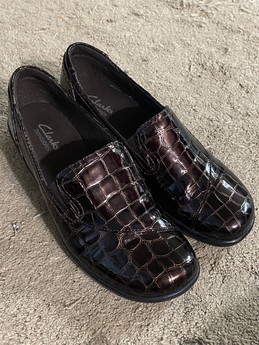 Mocassini donna Clarks Bendables taglia 7M marrone scuro trama coccodrillo