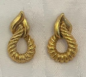 Vintage Napier Gold Tone Rope Textured Tear Door Knocker Pierced Earrings - Picture 1 of 3