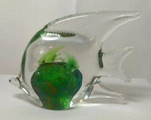 Solid Glass Angel Fish Paperweight Shelf Decor 4.5" x 3.25" Green Clear EUC - Bild 1 von 6