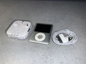 Apple iPod Nano 3rd Generation 4GB Silver - Fully Working