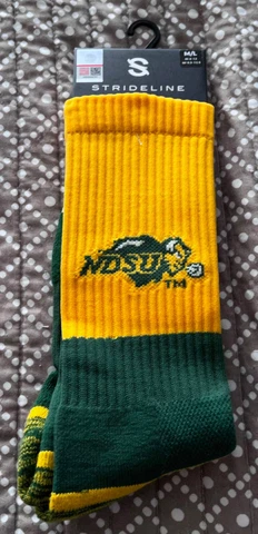 MEN'S STRIDELINE NCAA NORTH DAKOTA STATE BISONS CREW SOCKS-M/L (8-12)-NWT! Cover