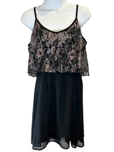 ALTAR’D STATE Rüschen Stufen Kleid Gr. MEDIUM Blumen schwarz Pailletten Tank Fee - Bild 1 von 9