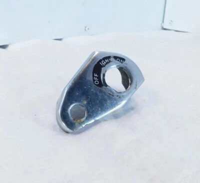 Cubierta de interruptor de encendido cromada Harley Davidson Ironhead Sportster 1000 y 883 1100 Foto 1 de 4