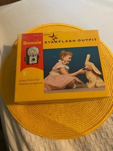 Kodak Brownie Starflash Outfit - Picture 1 of 5