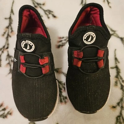 Туфли-слипоны Nautica черные с красными акцентами для малышей размер 7 б/у в отличном состоянии - Изображение 1 из 4