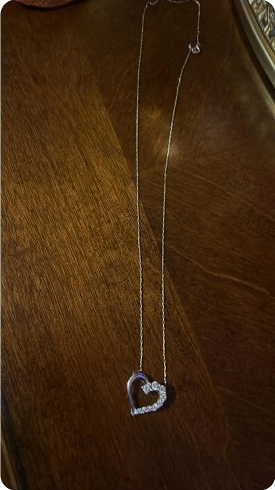 Zales 10k白金立方氧化锆心形吊坠项链 — 第 1/4 张图片