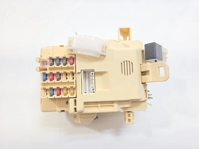 Toyota Tacoma 2001-2004 interior cabina caja de fusibles relé panel OEM 82730-04022 Foto 1 de 4