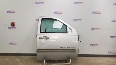 13 CHEVY AVALANCHE 1500 DOOR ASSEMBLY FRONT RIGHT PASSENGER SILVER - Imagem 1 de 4