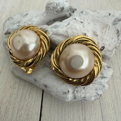 Pendientes Chanel perlas falsas antiguas 0,7*0,7 pulgadas Chanel Foto 1 de 4