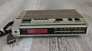 1980's Vintage GE 7-4634B FM/AM Electronic Digital Alarm Clock Radio Woodgrain - Picture 1 of 6
