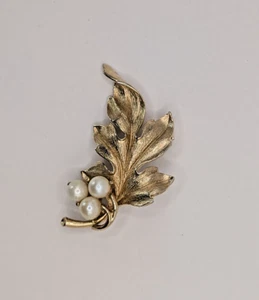 Vintage Lisner Brosche goldfarben Blätter und Kunstperlen - Bild 1 von 2